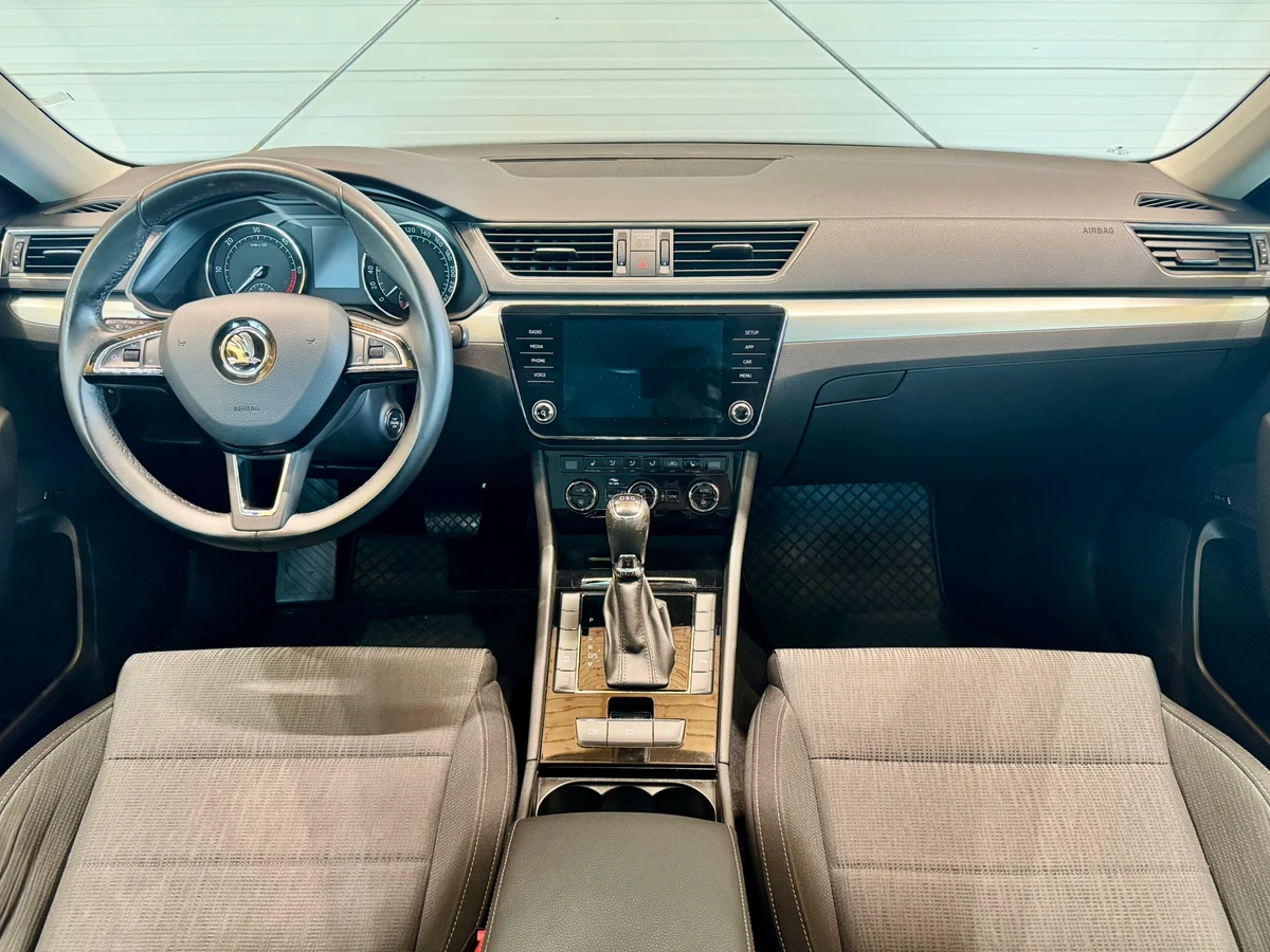 Škoda Superb 2.0 TDi 110 Kw DSG Ambition Plusinteriér