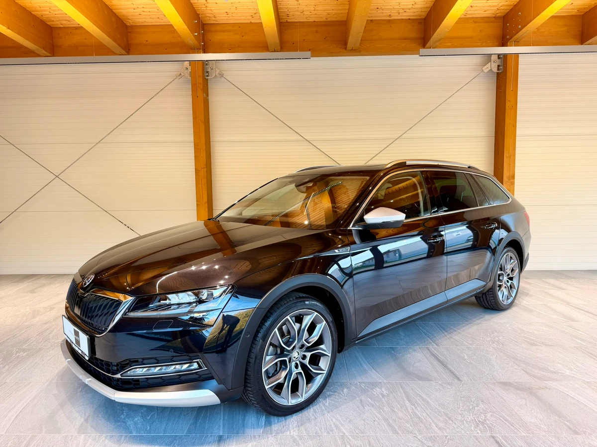 Škoda Superb 2.0 TSi 206 Kw DSG 4x4 Scoutexteriér