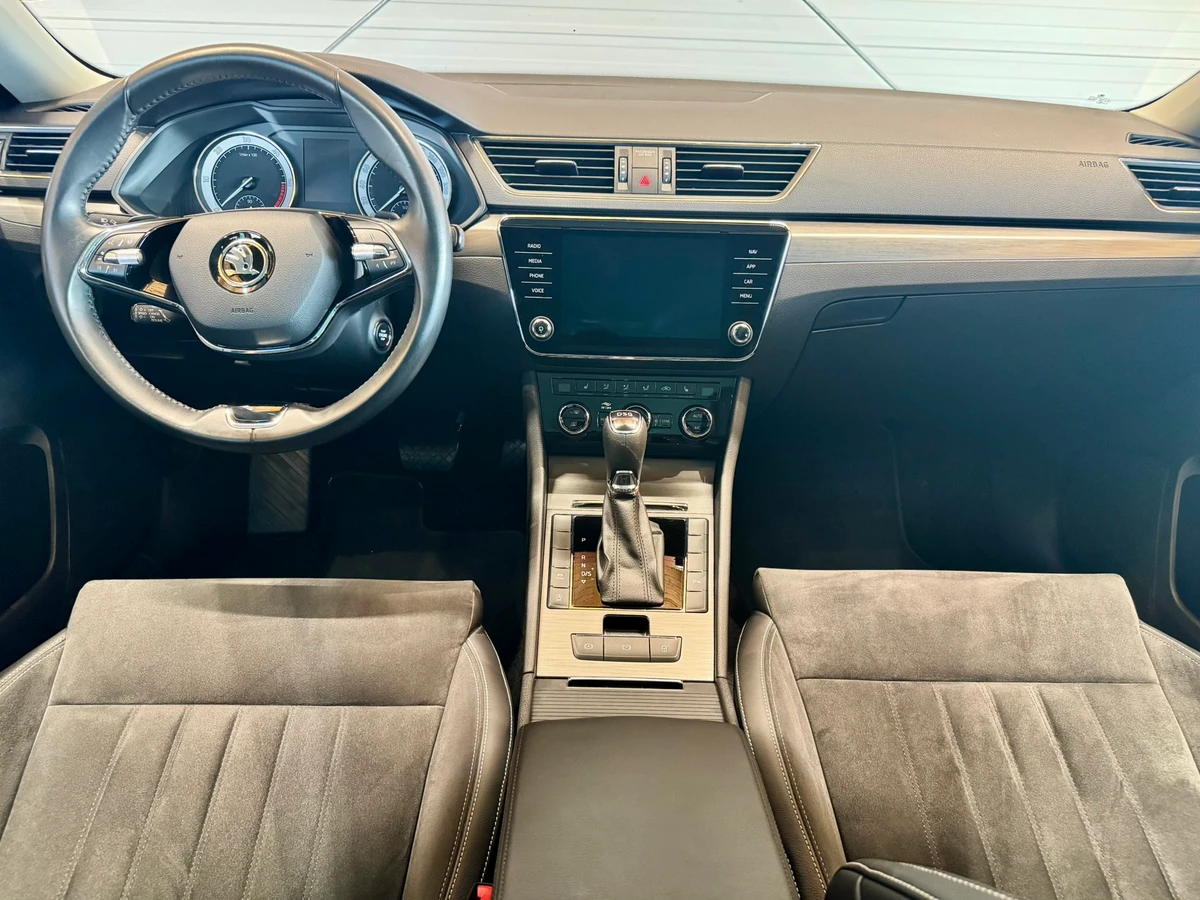 Škoda Superb 2.0 TDi 110 Kw DSG Style Plusinteriér