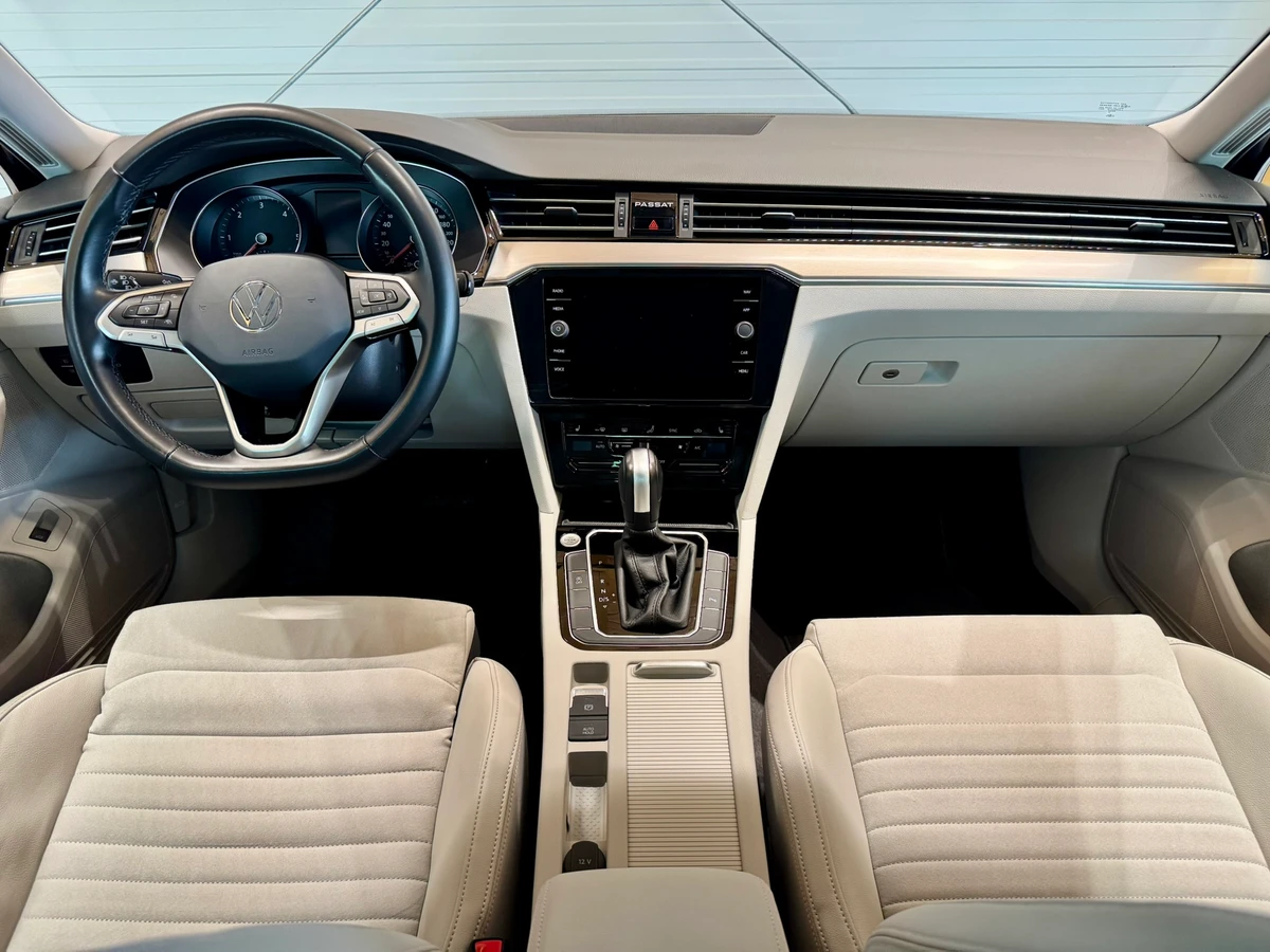 Volkswagen Passat  2.0 TDi 110 Kw DSG Eleganceinteriér