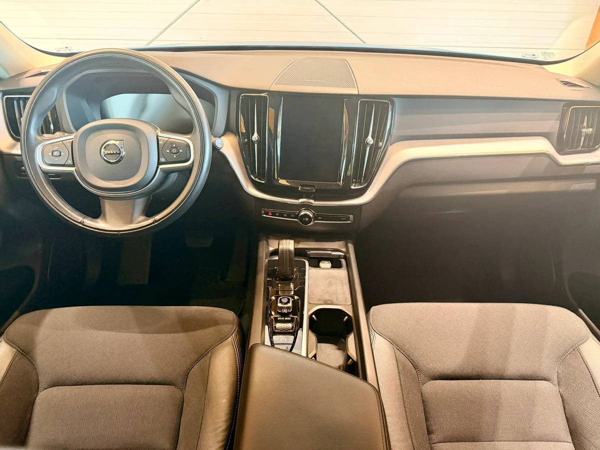 Volvo XC60 2.0 B4 AWD Momentum Prointeriér