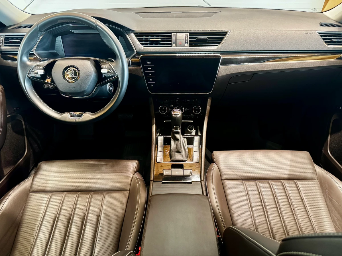Škoda Superb 2.0 TDi 140 Kw DSG 4x4 Laurin & Klementinteriér