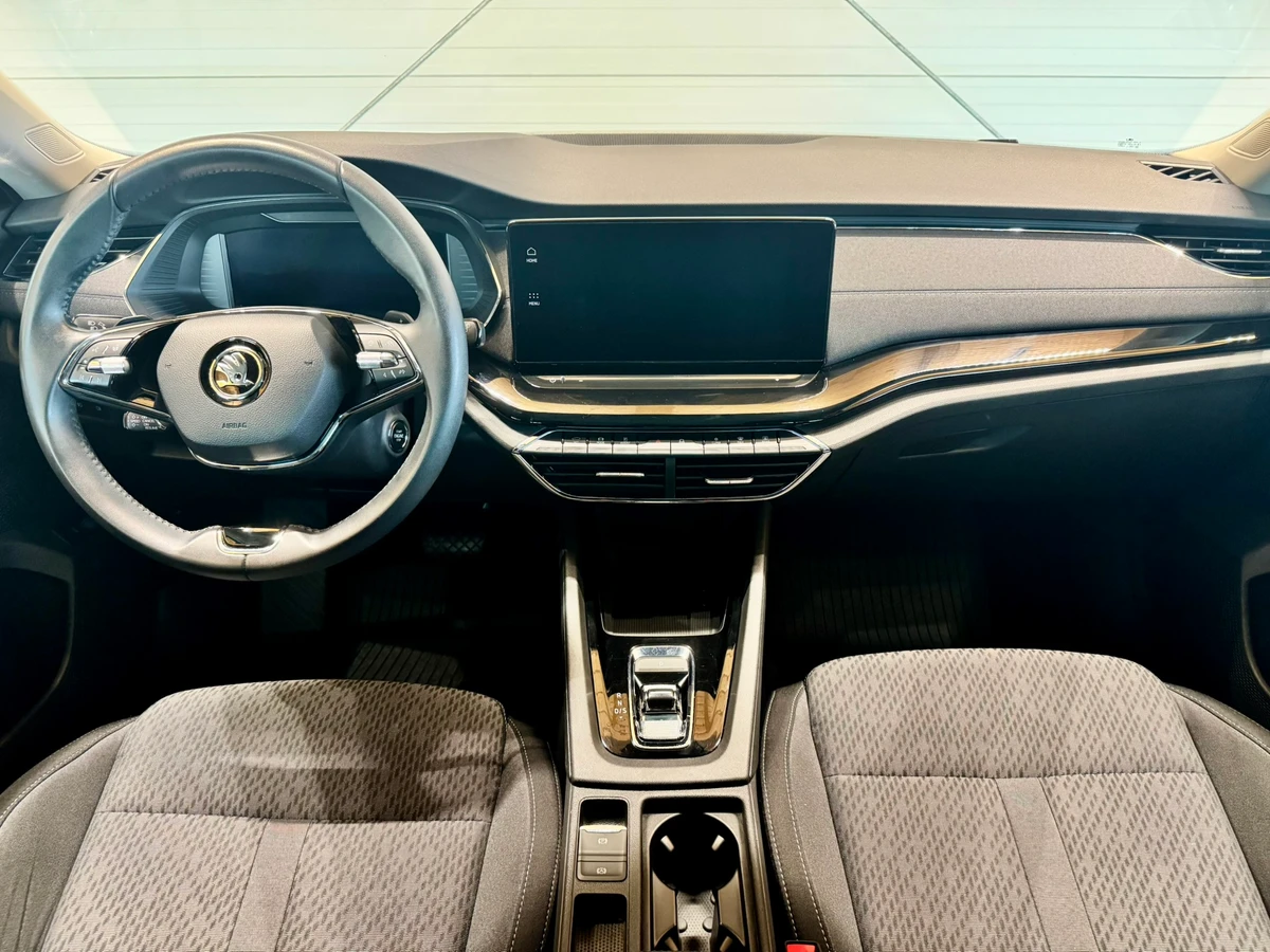Škoda Octavia 2.0 TDi 110 KW DSG Style PLUS interiér