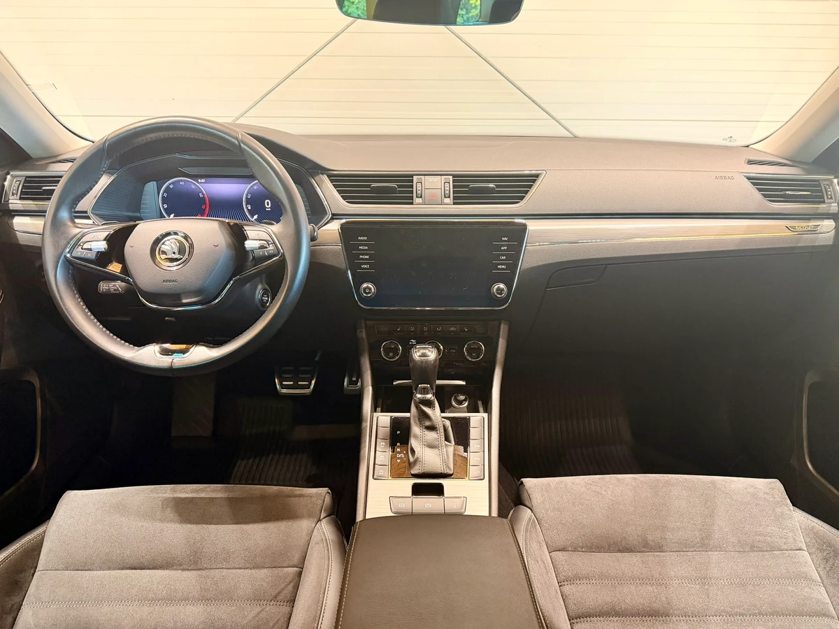 Škoda Superb 2.0 TSi 206 Kw DSG 4x4 Scoutinteriér