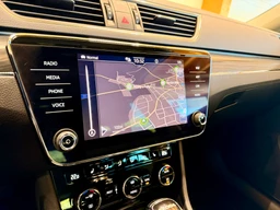 Škoda Superb 2.0 TDi 110 Kw DSG Style Plus