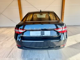 Škoda Superb 2.0 TDi 110 Kw DSG Style Plus